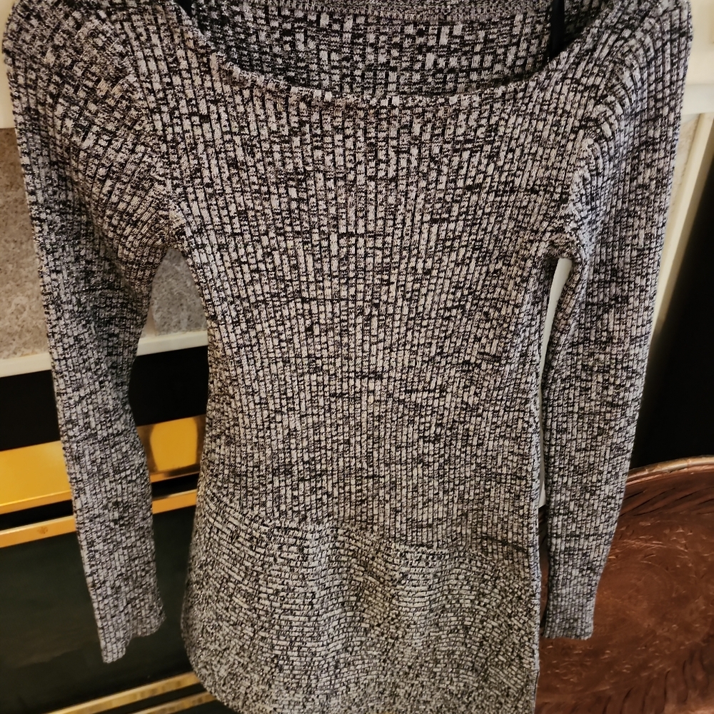 White House Black Market Sweater Tunic Black, Gray and Silver Sparkle Thread EUC